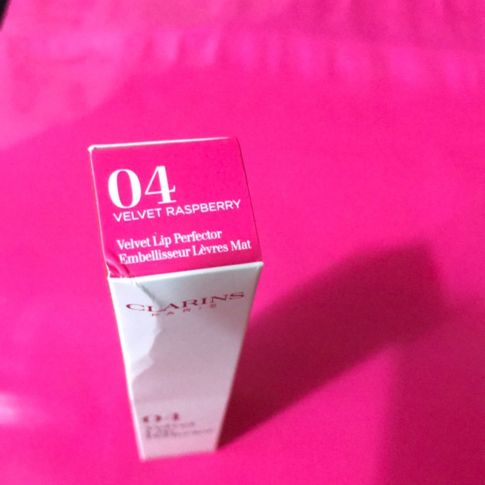 velvet raspberry  velvet lip profector  Clarins NEW BNIB
